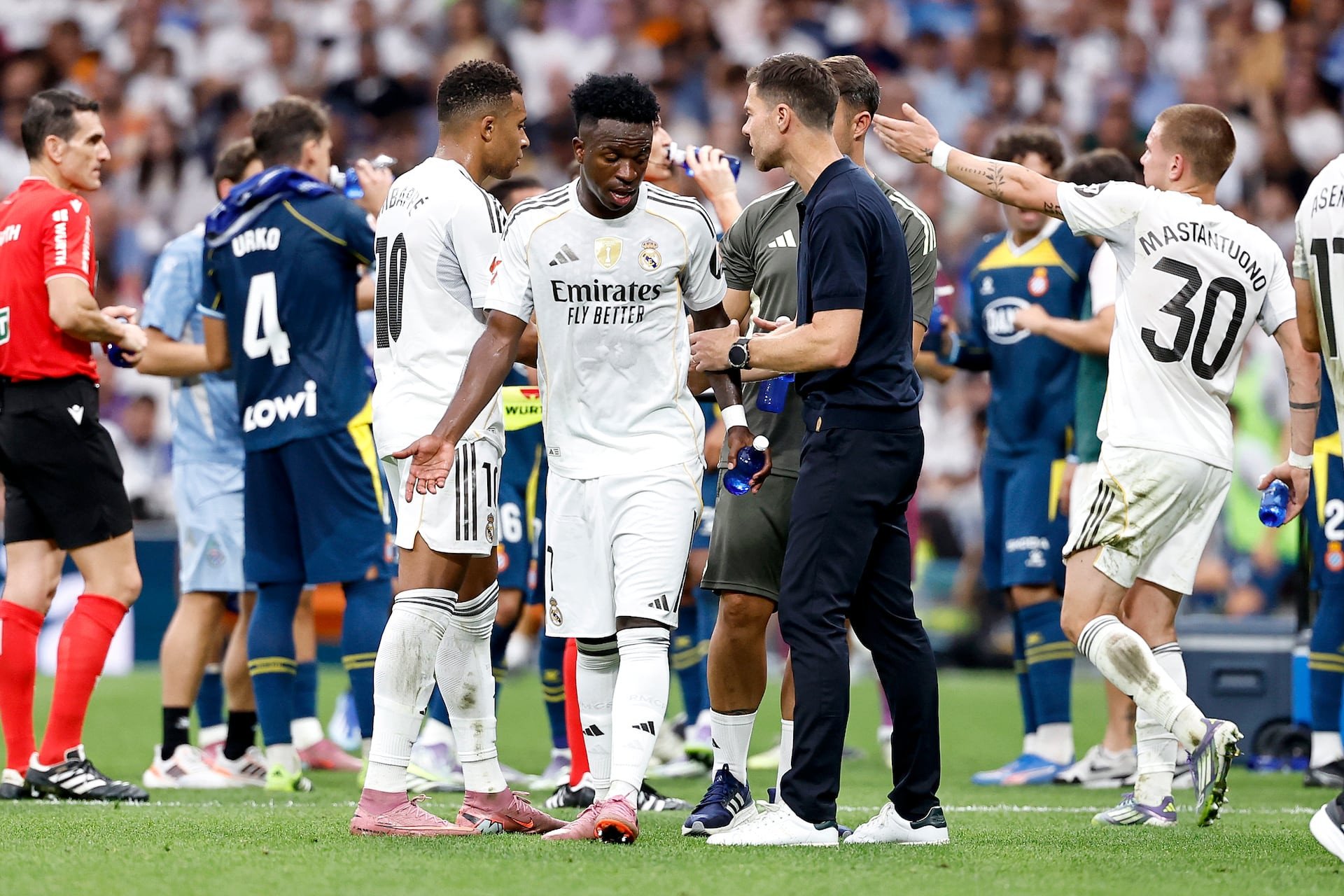 https://punditliga.com/ketegangan-vini-dan-xabi-alonso-ketika-bintang-pelatih-tak-selalu-sejalan
